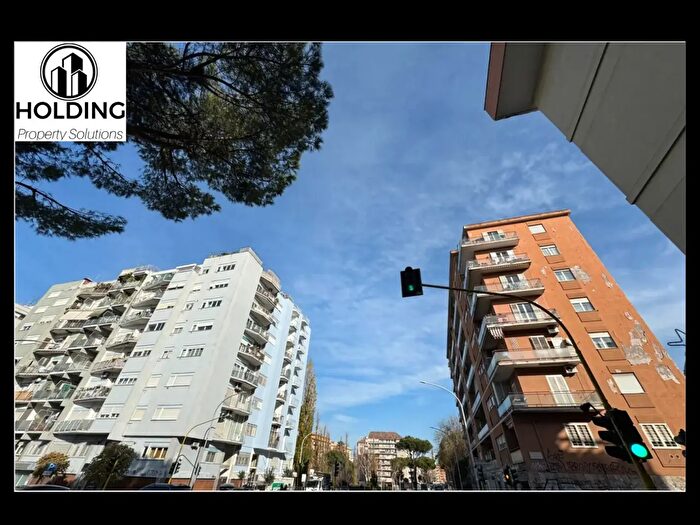 Appartamento con 6 locali in vendita in Via Attilio Ambrosini, Roma