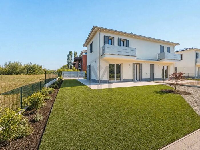 Casa con 7 locali in vendita in Via Esopo, Reggio nell'Emilia
