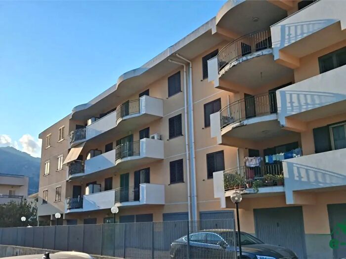 Appartamento con 5 locali in vendita in Via Macchia, Messina