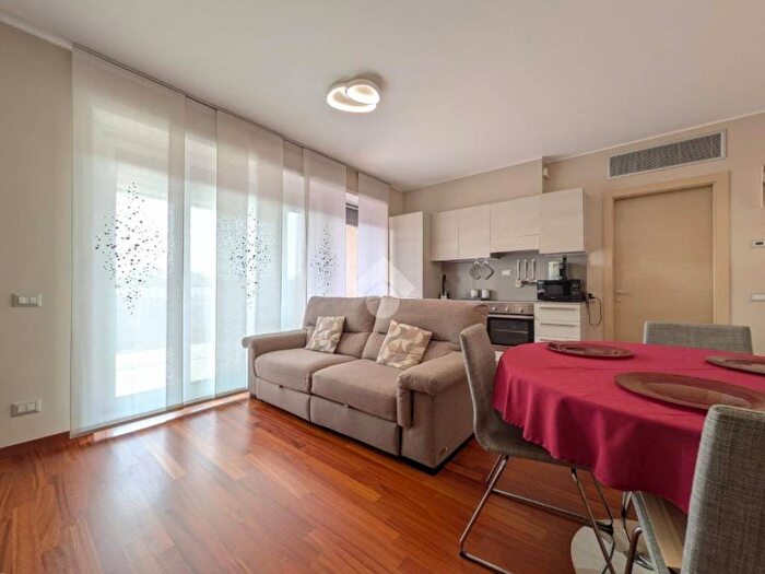 Appartamento bilocale in affitto in VIA SCARSELLINI, Affori, Milano