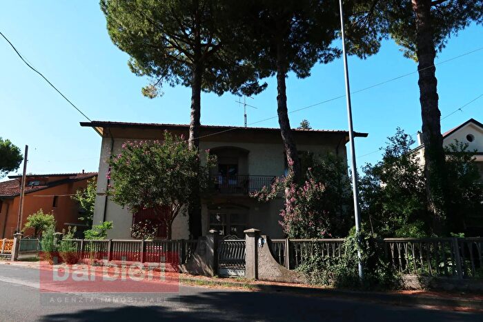 Casa con 10 locali in vendita in Via del Confine, Cervia
