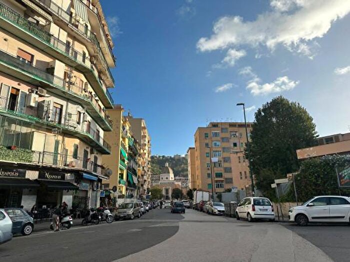 Appartamento trilocale in vendita in Via Andrea Doria, Napoli