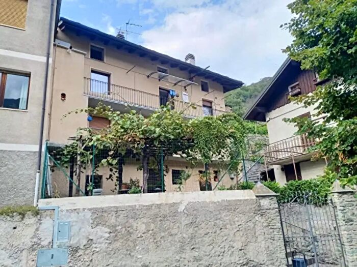 Casa trilocale in vendita in Rue éMile Chanoux, Chambave