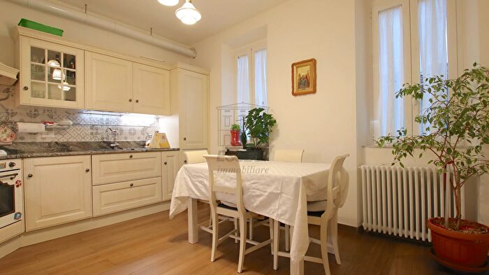 Appartamento con 5 locali in vendita in Via San Paolino, Lucca