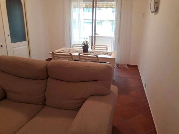 Appartamento quadrilocale in affitto in Neighbourhood Ronchi, Ronchi Poveromo, Massa