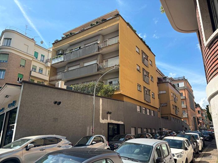 Appartamento quadrilocale in affitto in Via Angelo Secchi, Parioli, Roma