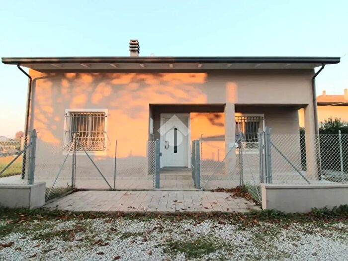 Casa quadrilocale in vendita in Via San Giorgio, Cesena