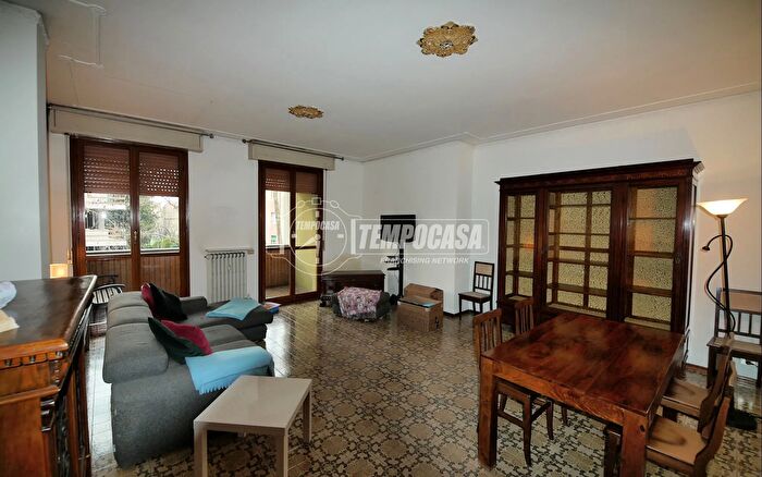 Appartamento con 5 locali in vendita in Viale Risorgimento, Reggio Emilia