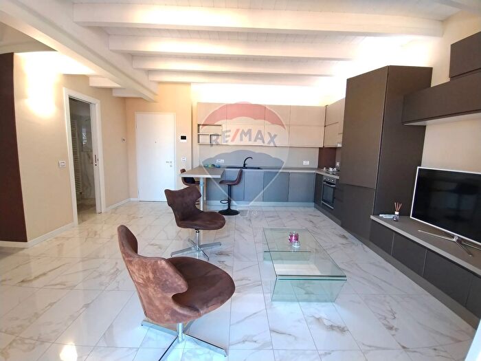 Appartamento trilocale in vendita in Via Emilia Est, Parma