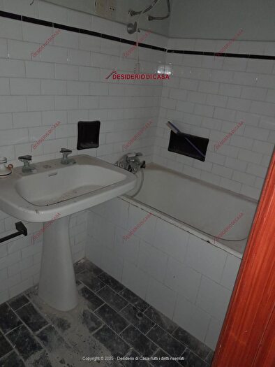 Casa bilocale in vendita in Via Croce Milia Santo Stefano di Camastra, Santo Stefano Di Camastra