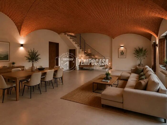Casa con 7 locali in vendita in Frazione San Giovanni Perucca, Trinita'