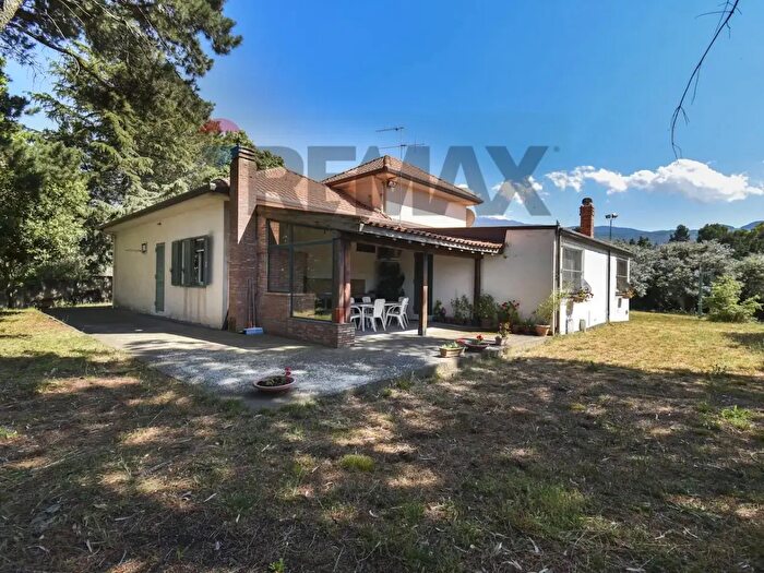 Casa con 6 locali in vendita in Via Montelaguardia, Randazzo