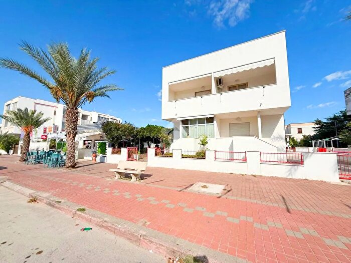 Appartamento bilocale in vendita in Viale Pietra Maura, Lesina