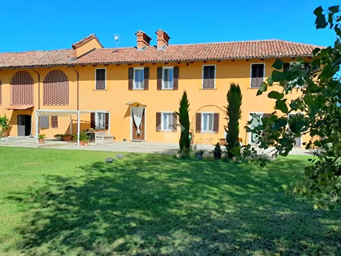 Casa con 6 locali in vendita in Frazione Revignano, Asti