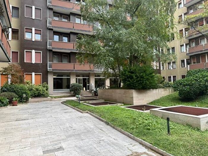 Appartamento trilocale in affitto in Via Egadi, Dezza, Milano