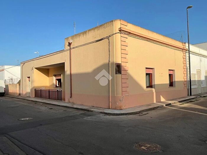 Casa con 6 locali in vendita in Racale