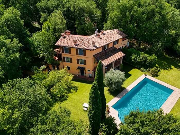 Casa con 15 locali in vendita in Desenzano Del Garda