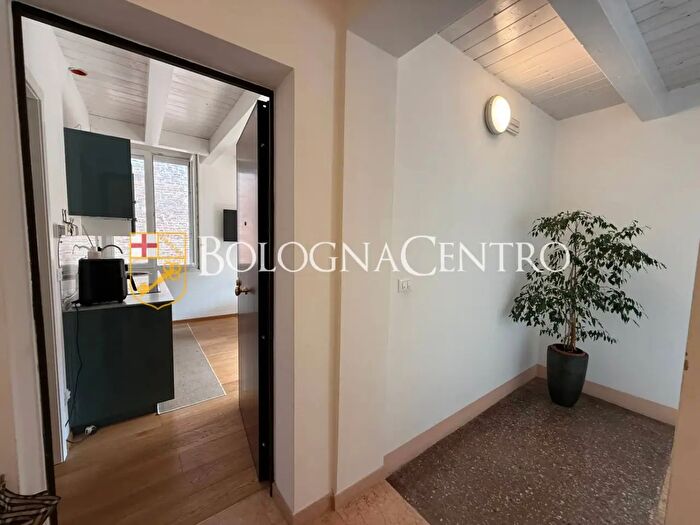 Appartamento bilocale in vendita in Via San Vitale, Bologna