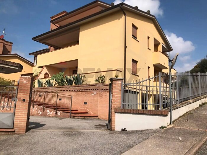 Appartamento trilocale in vendita in Via del Sodo, Magione