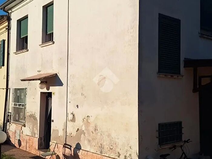Casa quadrilocale in vendita in Strada Villanova Superiore, Bagnacavallo