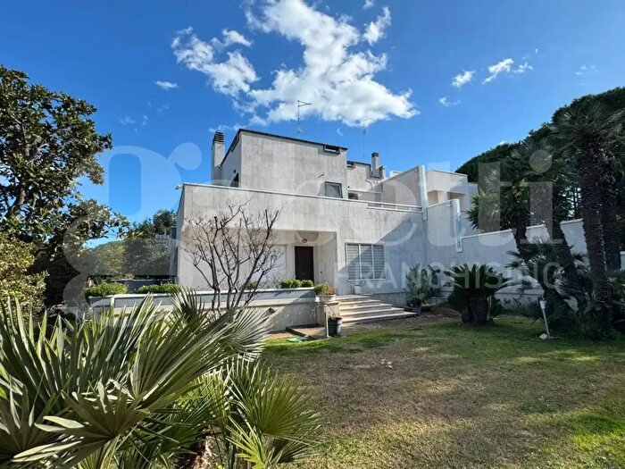 Casa con 5 locali in vendita in Via Napoli, Bari