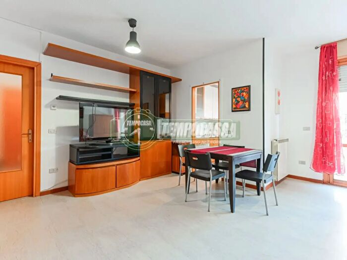 Appartamento trilocale in vendita in Via del Tigli, Rodano