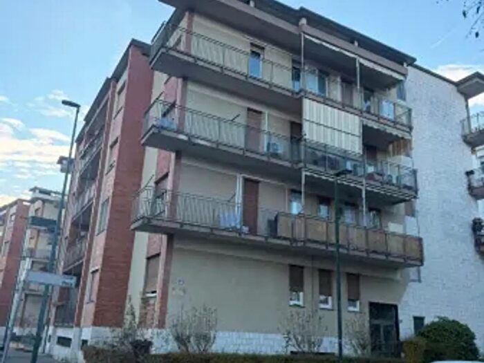 Appartamento trilocale in vendita in Piazzale Pola, Torino