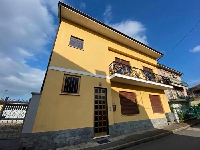 Appartamento con 5 locali in vendita in Via Isolabella Carmagnola, Carmagnola