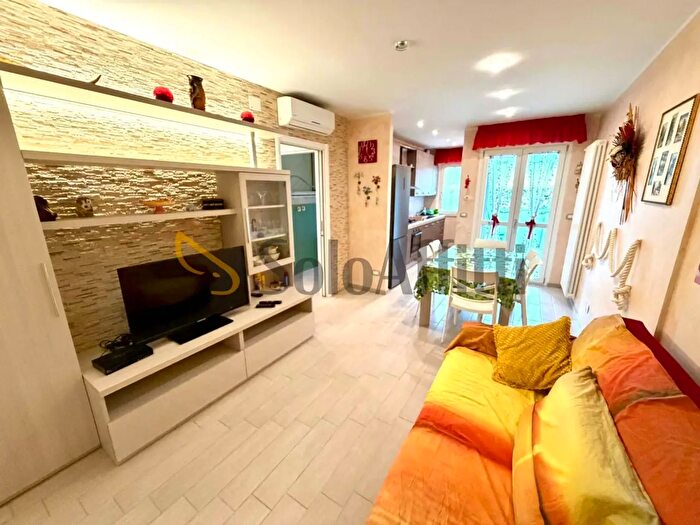 Appartamento trilocale in affitto in Via Ugo Foscolo, Tortoreto