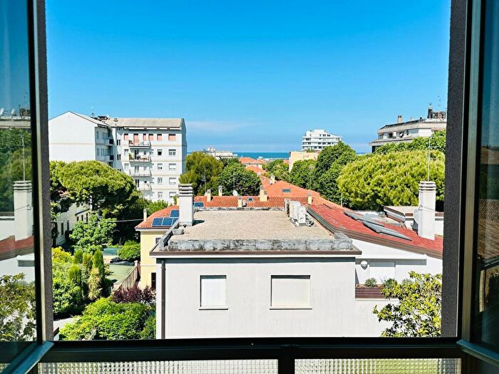 Appartamento con 5 locali in affitto in Viale Guido Postumo dei Silvestri, Centro Mare, Pesaro