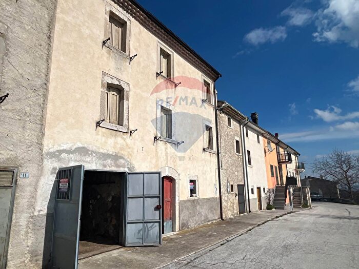 Casa con 9 locali in vendita in Via Pitassi Snc, Ateleta
