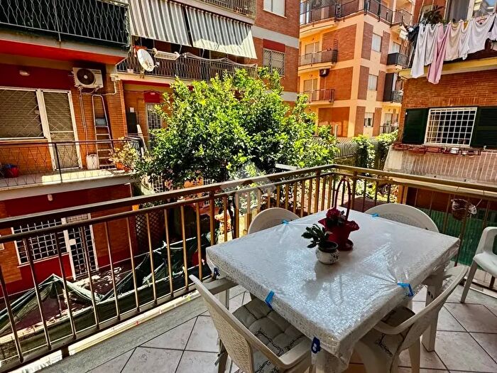 Appartamento trilocale in affitto in Via della Santabarbara, Roma