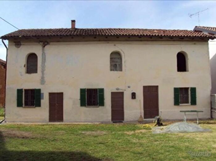 Casa con 6 locali in vendita in Alessandria