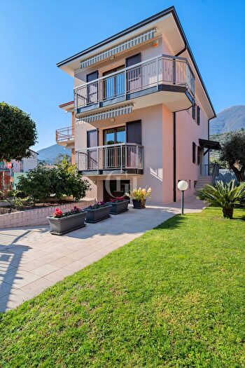 Casa con 5 locali in vendita in Toscolano Maderno