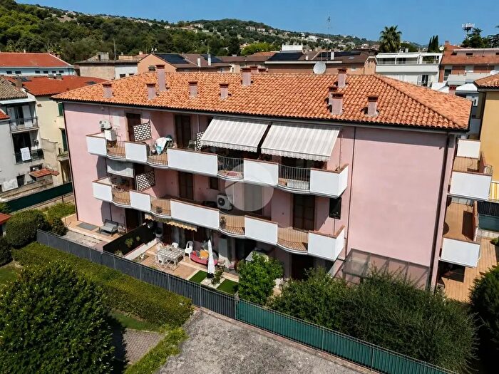 Appartamento trilocale in vendita in Via Guglielmo Oberdan, San Benedetto Del Tronto
