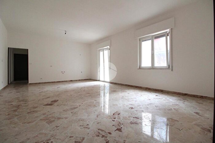 Appartamento con 6 locali in vendita in Via Gorgia da Lentini, Palermo