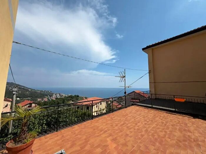 Appartamento trilocale in vendita in Via Nuova Cantalupo, Varazze