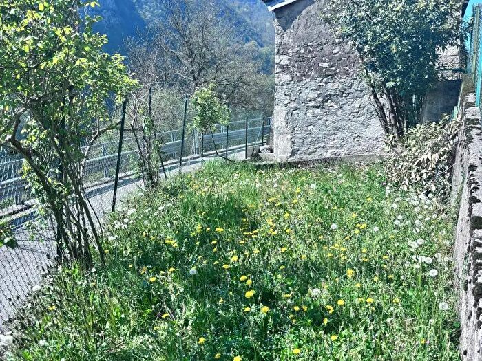 Casa bilocale in vendita in Via Don Cortinovis Nn, Val Brembilla