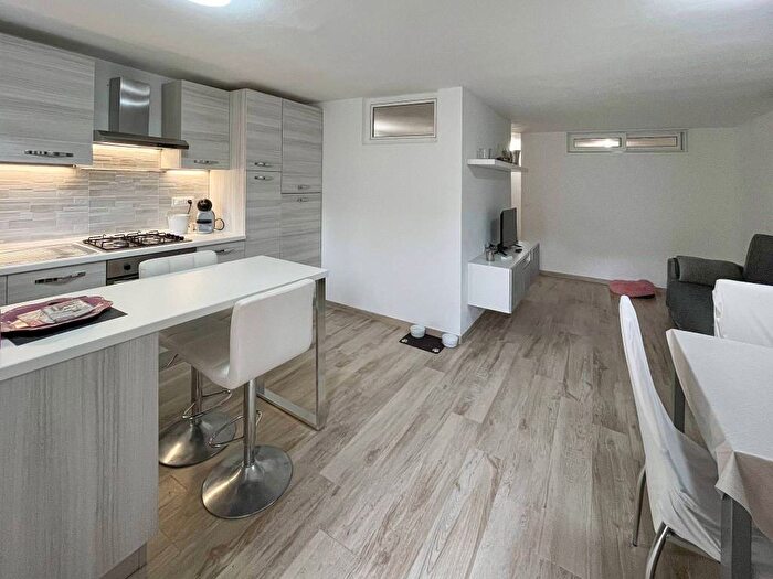 Appartamento trilocale in affitto in Via delle Margherite, Tirrenia, Pisa