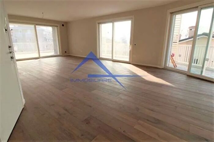 Appartamento con 6 locali in vendita in Via Colombo, Selvazzano Dentro