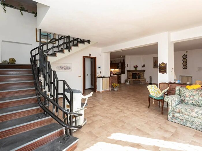 Casa con 10 locali in vendita in Via Vittorio Emanuele Orlando, San Giovanni La Punta