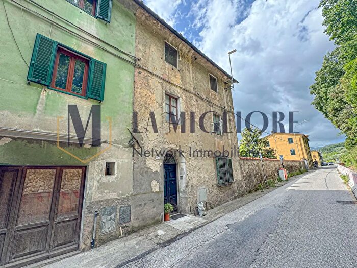 Casa con 8 locali in vendita in Via Modenese, Pistoia