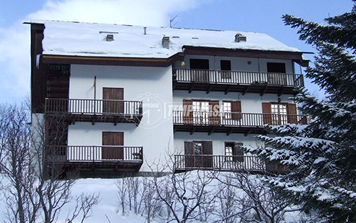 Appartamento quadrilocale in vendita in Via Augusto Plancia, Cesana Torinese