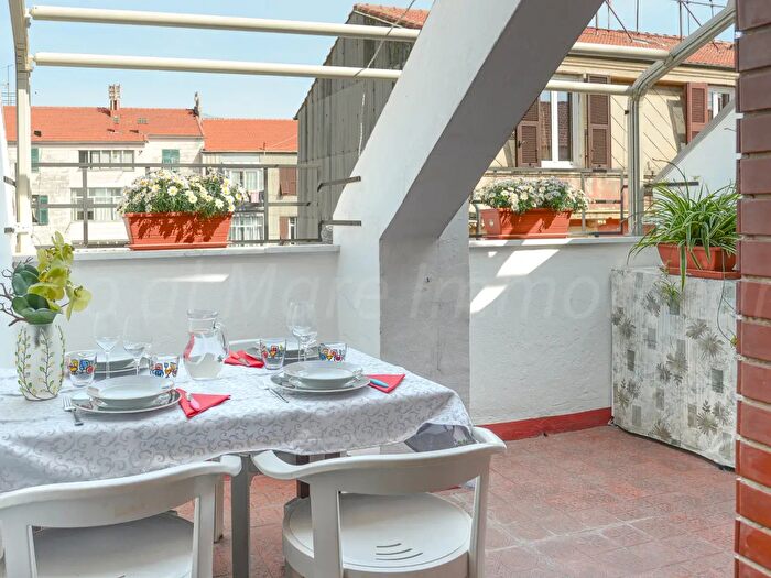 Appartamento trilocale in vendita in Via l Cadorna, Vado Ligure