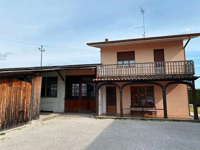 Casa quadrilocale in vendita in Muzzana Del Turgnano