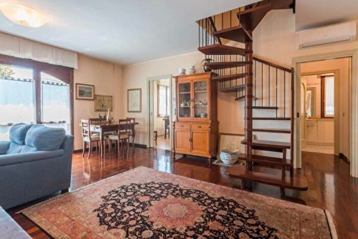 Appartamento con 5 locali in vendita in Via Bovio, Pesaro