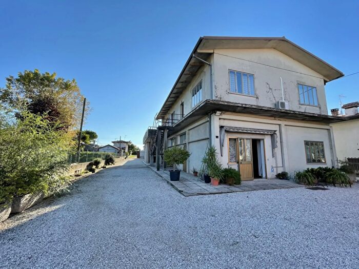 Casa quadrilocale in vendita in Via Novembre, Solesino