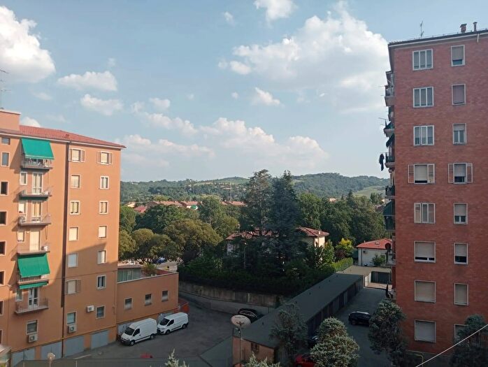 Appartamento con 5 locali in vendita in Via Cardinale Gil De Albornoz, Bologna