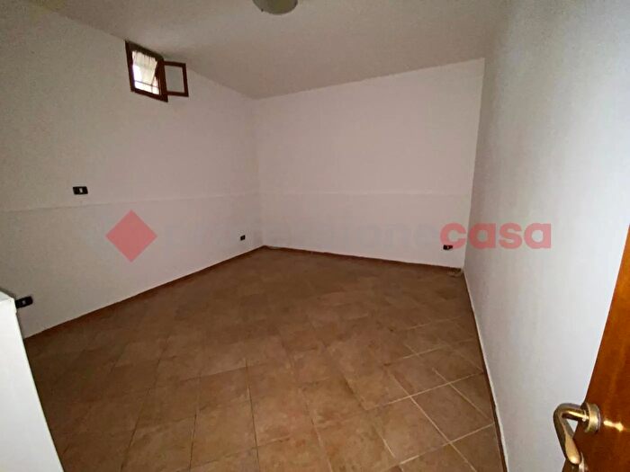 Appartamento trilocale in vendita in Via Latina, Mondragone