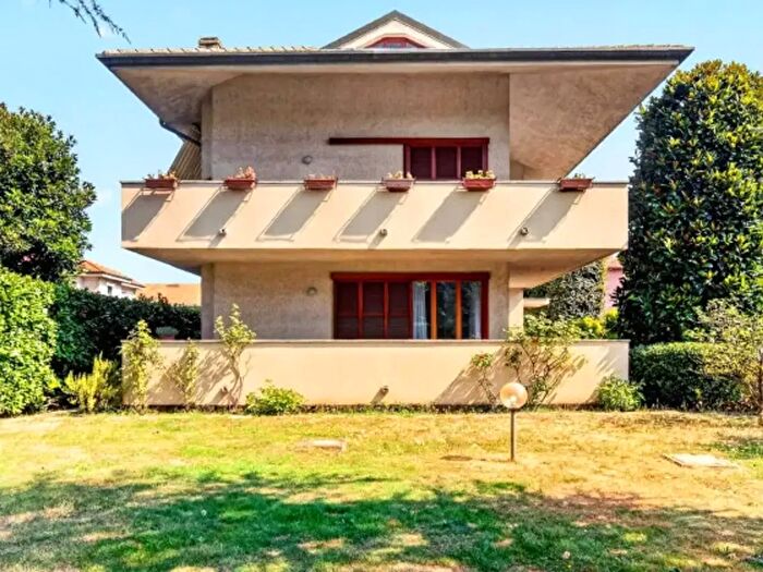 Appartamento trilocale in vendita in Via Camillo Benso di Cavour, Giussano